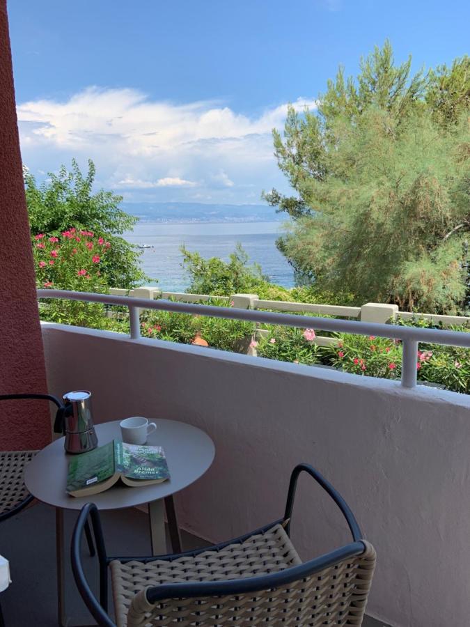 Beachfront Apartment Rosa Del Mar Jardin Moscenicka Draga Exterior foto