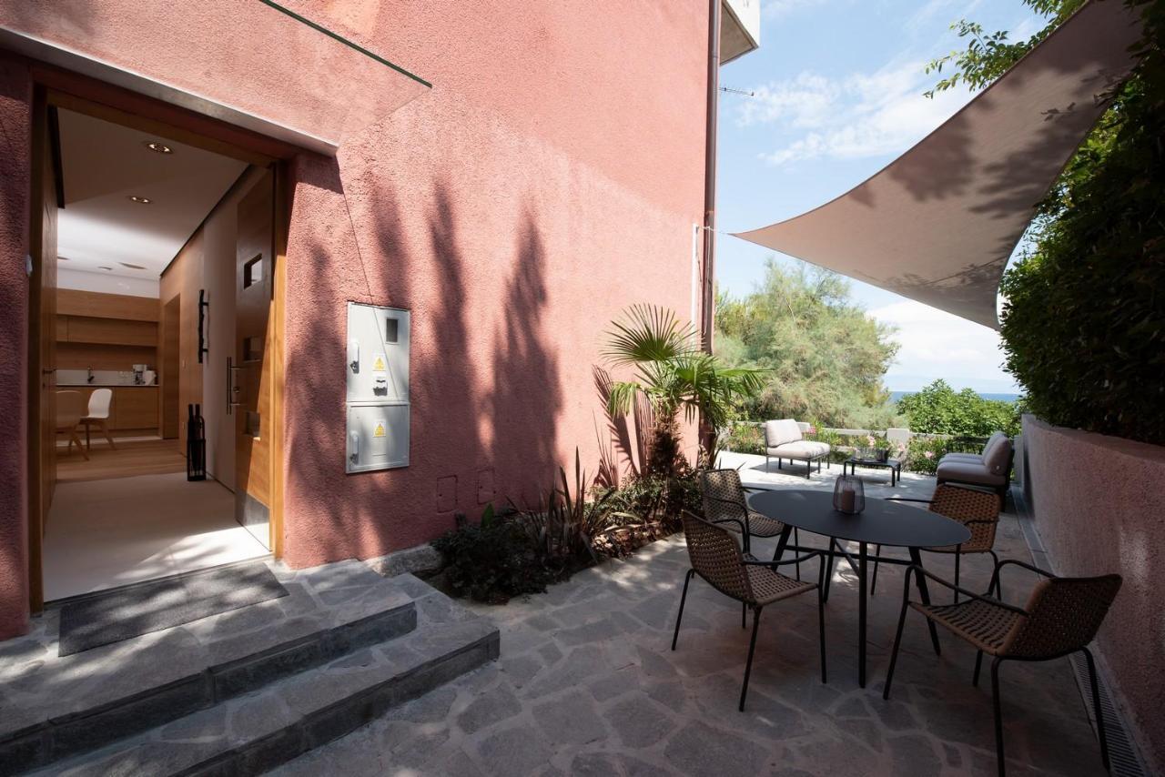Beachfront Apartment Rosa Del Mar Jardin Moscenicka Draga Exterior foto