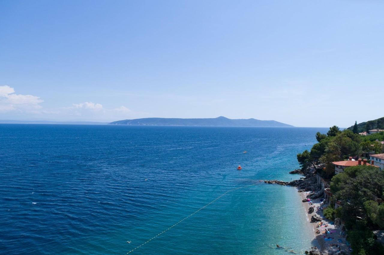 Beachfront Apartment Rosa Del Mar Jardin Moscenicka Draga Exterior foto